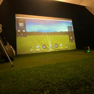 SkyTrak Golfsimulator inkl GFehäuse von I need Golf